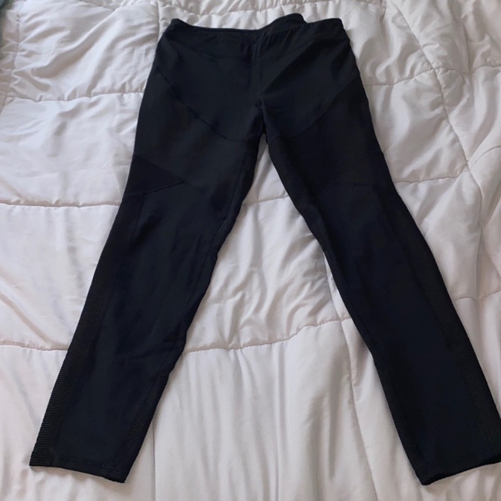 black leggings.